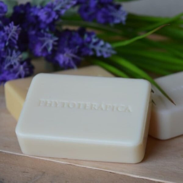 PHYTOTERAPICA - Sabonete de Melaleuca e Gergelim - Aromaterapia - Hidrata a pele, produz intensa limpeza corporal, acalma e atenua a vermelhidão da pele com acne - Vegano, Cruelty-free - 100g - Imagem 4