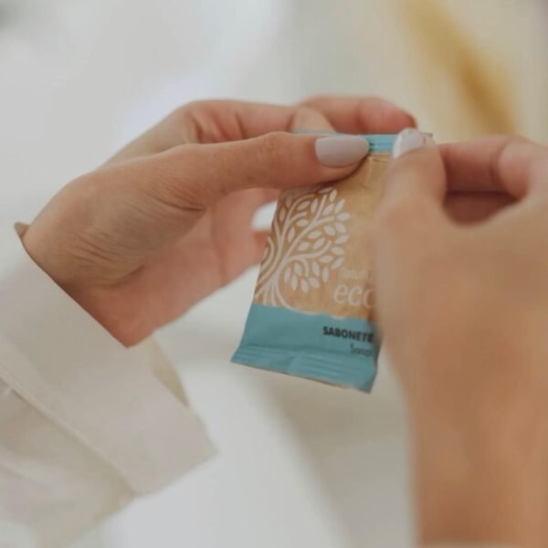 Kit 100 Shampoo 2 em 1 30mL 100 Sabonetes 20g Floral Naturys Ecológico Hotel Pousada Spa - Imagem 5