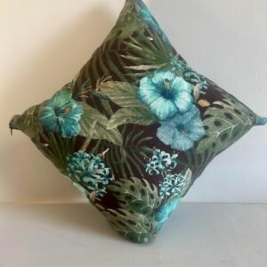 Capa para Almofada Decorativa com Estampa Tropical, Flores Azul Turquesa e Folhagens Verdes, Design Floral