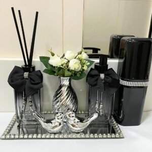 Kit Lavabo Banheiro Preto com Difusor de Aromas + Porta Sabonete + Bandeja Espelhada Strass + Porta Escovas + Enfeites Porcelana- Coleção Norilsk Premium