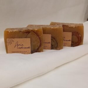 Kit com 3 Sabonetes Artesanais Naturais Aveia, Mel e Canela com Óleo Essencial de Alecrim. Fitocosmético Terapêutico, Hipoalergênico, Hidratante, Purificante e Revitalizante. 3 Unidades.