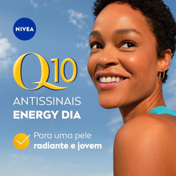 NIVEA Creme Facial Antissinais Q10 Energy Dia FPS 15 50g - Proporciona sensação instantânea de pele macia e iluminada, aliviando sinais de cansaço e falta de luminosidade - Imagem 2