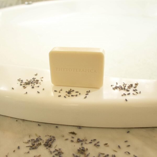 PHYTOTERAPICA - Sabonete de Melaleuca e Gergelim - Aromaterapia - Hidrata a pele, produz intensa limpeza corporal, acalma e atenua a vermelhidão da pele com acne - Vegano, Cruelty-free - 100g - Imagem 2